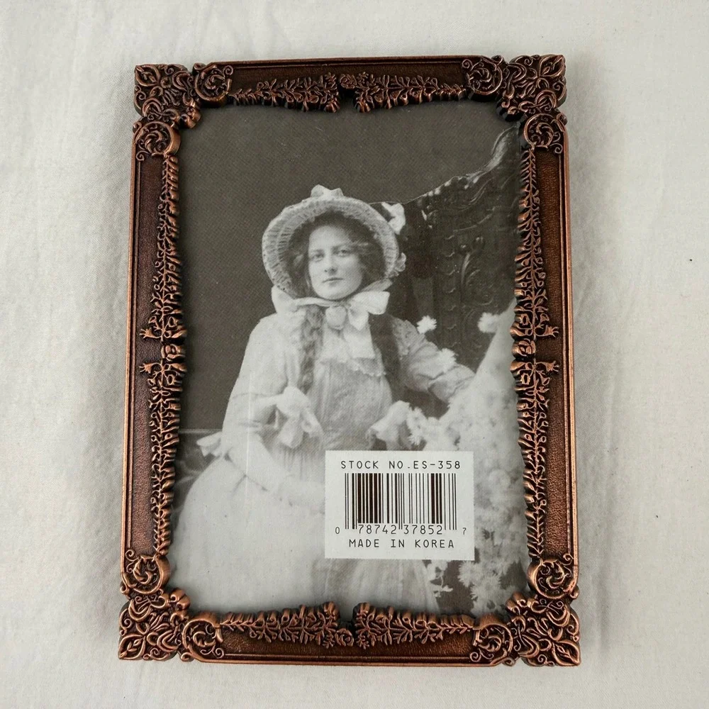 Vintage Set of 2 Ornate Copper Tone Metal Picture Frames 4x6 Scroll Floral